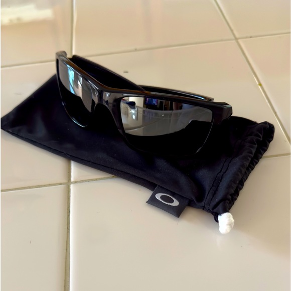 Oakley Fuel Cell Max Fear Light Sunglasses - Picture 3 of 3